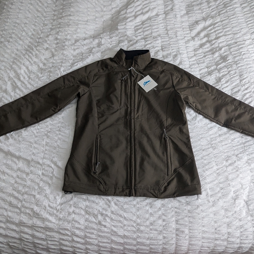 Tri Mountain Performance Olive women’s Soft Shell jacket. Size S. NWT